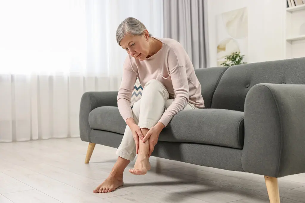 Woman suffering a rheumatic condition affecting the leg
